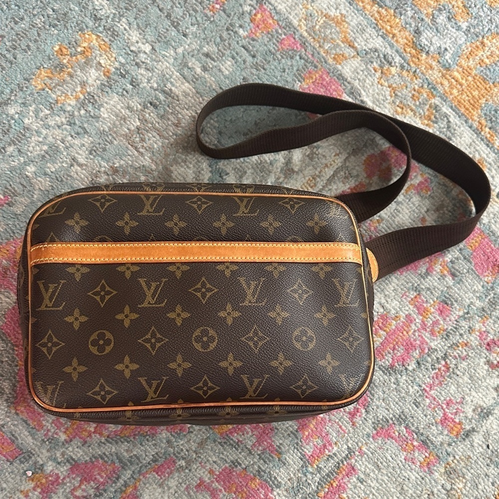 Authentic Louis Vuitton Reporter PM – Monogram Canvas DC: SP1023